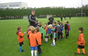Distribution des maillots pour le match de clotûre !