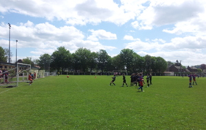 Séance de pénalty improvisée avec les copains des autres équipes en attendant la reprise des matchs.
